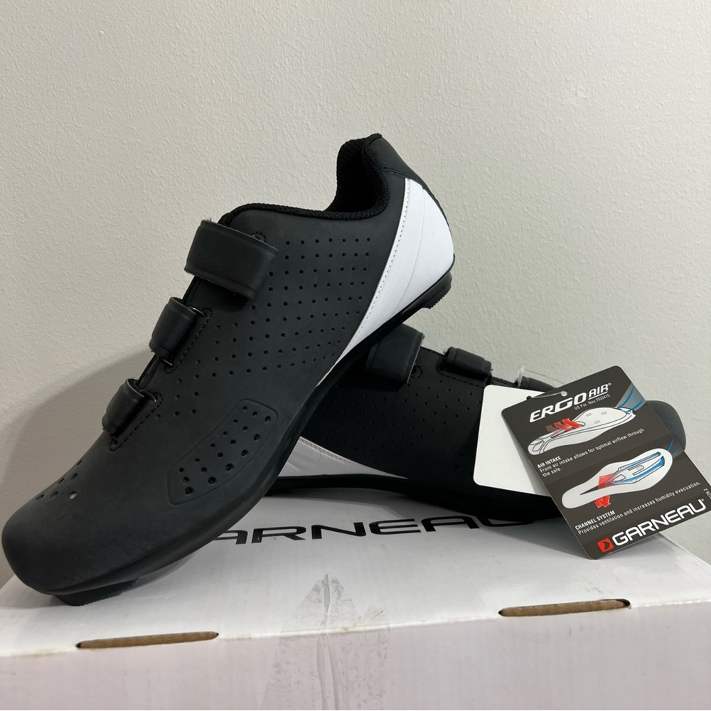 Women's Jade II cycling shoes, Black/white, 40, USA 9 , 3 hole cleat, new in box